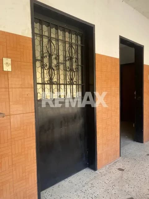 En Alquiler Oficina Comercial en la Av. Libertador
