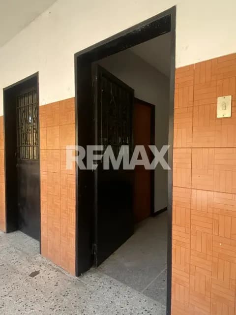 En Alquiler Oficina Comercial en la Av libertador