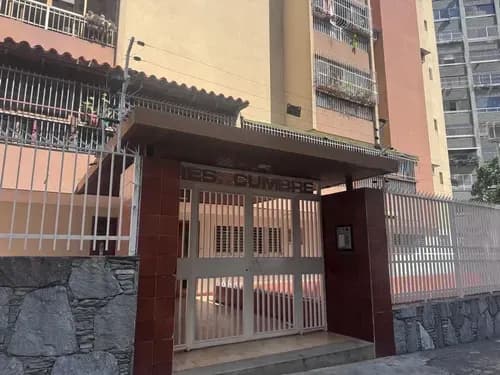 Justo Como Te Gusta.... Remodelado Y Actualizado En La Urbina Mls# 26-15319 Darlys