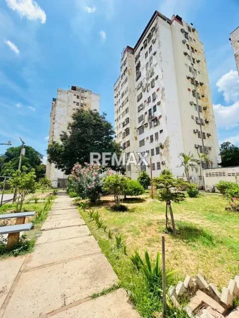 LINDO APARTAMENTO EN VENTA AMOBLADO EN CONJUNTO RESIDENCIAL EL ARAGUANEY ZONA CENTRICA MARACAIBO