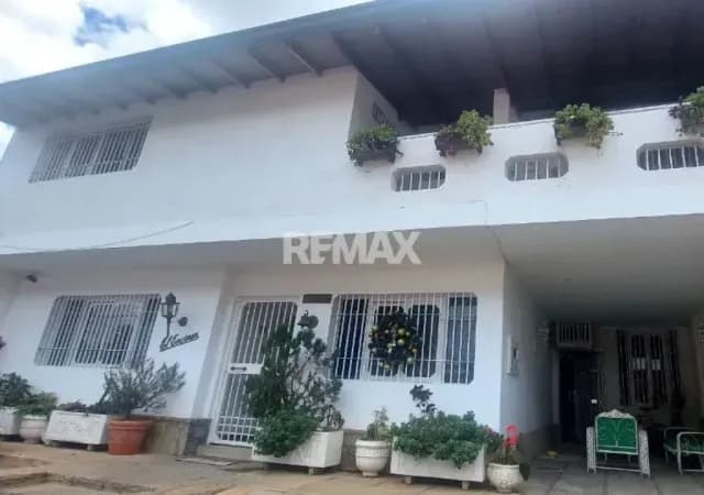 CASA URB. EL MARQUES 400 MT2 EN VENTA