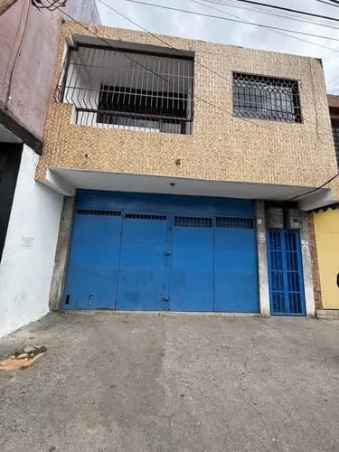 Yr Alquiler Local En Calle Cantaura De La Candelaria,a Una Cuadra De Aranzazu