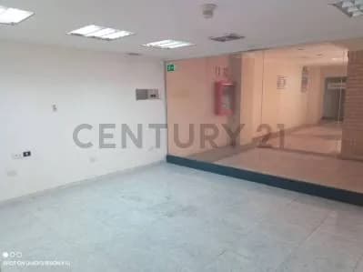 EN ALQUILER LOCAL COMERCIAL CENTRO COMERCIAL PLAZA MAYOR GUARENAS