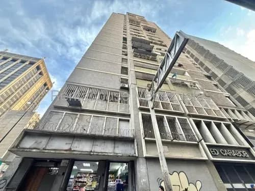 Modernidad Y Confort En El Corazón De Caracas - Apartamento Remodelado En La Av. Fuerzas Armadas - Mm
