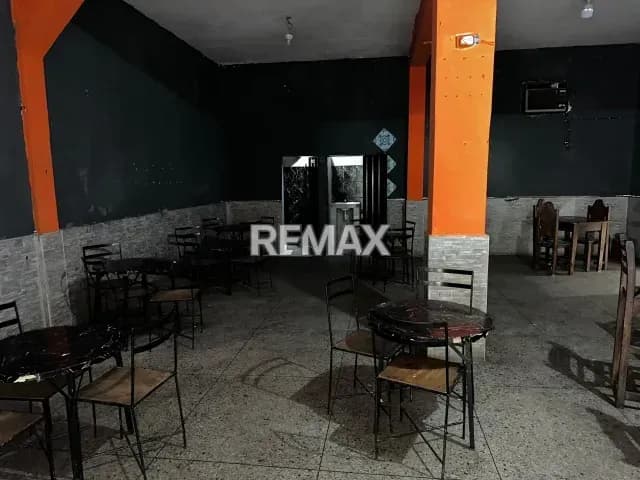 VENDO LOCAL COMERCIAL + APTO