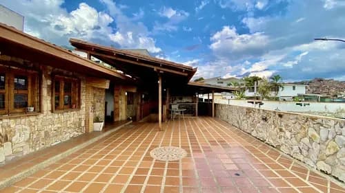 Casa Con Anexo El Marques De 555,21 M2, 5 Hab, 8 Baños Y 5 P/e Acropolis Ch