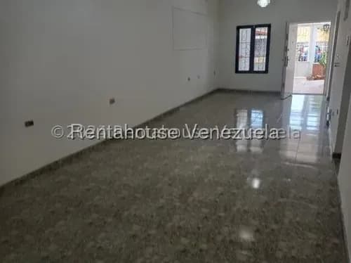 # 26-18556 Alquiler Casa Comercial O Residencial Urb La Hacienda Cabudare,lara (gm)
