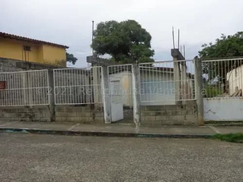 Lcda. Milagros Carrasquel Terreno Venta Cabudare Lara La Piedad Norte Economica Residencial Economico Comercial Código Inmobiliaria Rent-a-house 25-5661