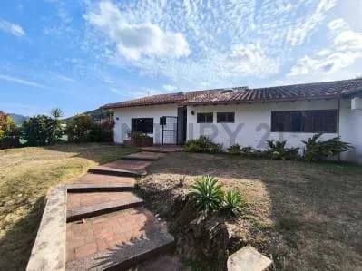 En Venta Casa Parque Residencial Loma Larga