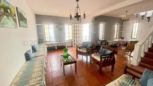 Daniela Linarez Vende Amplia Casa Dúplex Con 4 Amplias Habitaciones, 4 Baños, Cocina Funcional, Piscina, Cancha, La Piedad Norte Cabudare