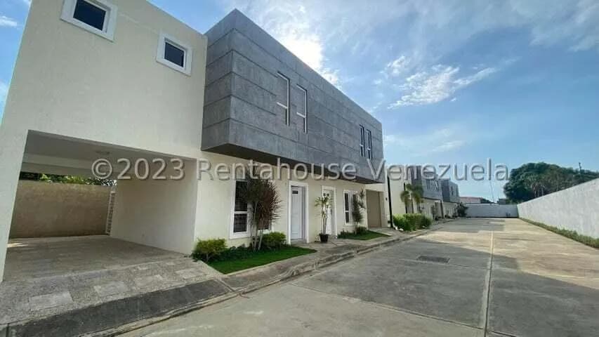 Townhouse (Duplex) en Alquiler en Calle Piar, Zulia