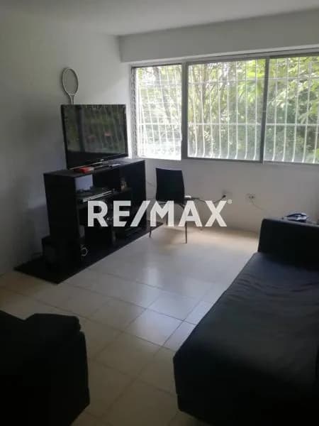 SE ALQUILA APARTAMENTO EN RESIDENCIAS EL PARQUE