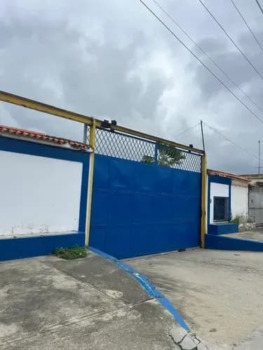 Alquilo Galpon En Moron Frente A La Autopista Con Oficinas Y Estacionamiento Techado Cristyks
