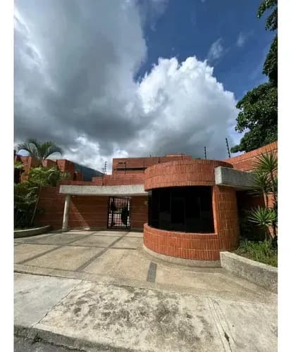 En Venta Apartamento Con Hermoso Jardín En La Urb. Miranda