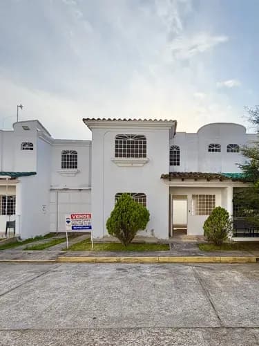 Casa Obra Blanca Urb Vasconia Pueblo Nuevo Gc