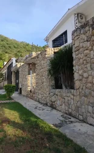 Casa Quinta Urb. Trigal Norte Calle Cerrada Cj.