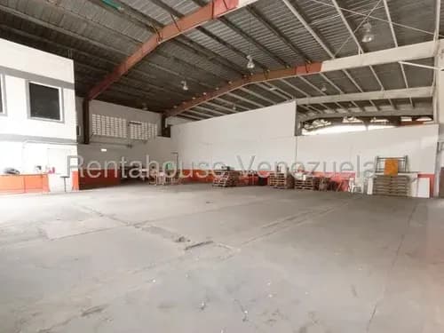 Daniela Linarez Alquila Espectacular Galpón Con 2 Niveles, Mezzanina, Maquina Empaquetadora, Oficinas, Sala De Conferencias, Área De Cocina, Comedor, Ubicado En La Zona Industrial 1 Barquisimeto