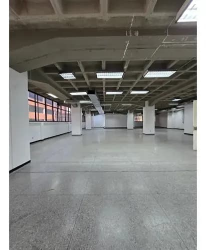 Planta Baja Industrial En Alquiler 464 M2 - Urb. Boleita Norte