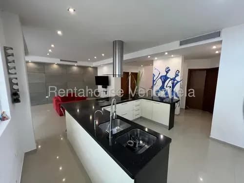Julio Latouche 26-18725 Casa En Venta Tipo Townhouse Colinas De Guataparo Valencia, Amplia, Cómoda, Moderna, Conjunto Cerrado, Planta Eléctrica 100% Y Pozo De Agua.