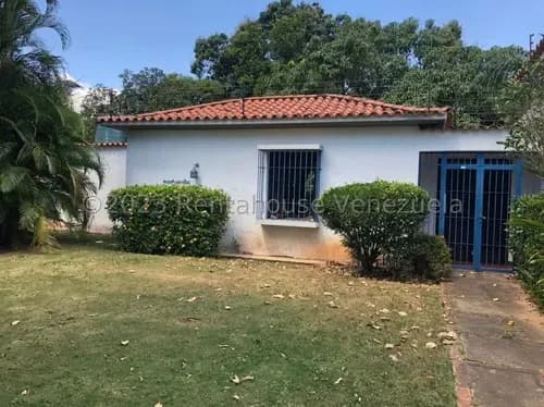 Amplia Casa En Venta, De Amplios Espacios, Frescos E Iluminados, 4habitaciones Principales Con Sus Baños Y Closets O Vertier, Techos En Madera, Cocina Amplia Y Equipada, Cuenta Con Amplio Terreno