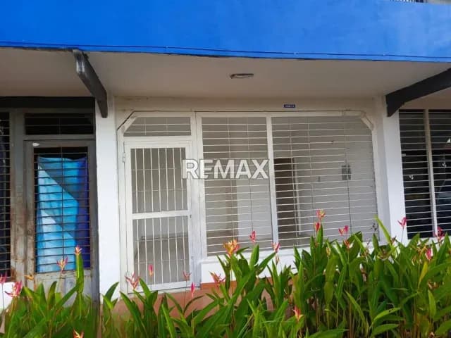 En Venta Local Comercial en Centro Comercial Coromoto, Tipuro, Maturín, Monagas.