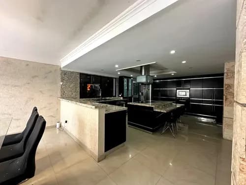 Casa Con Acabados Modernos Con Piscina En Trigal Sur Calle Cerrada Yc