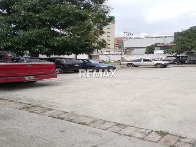 EN VENTA TERRENO EN LA AV. 20 DE BARQUISIMETO