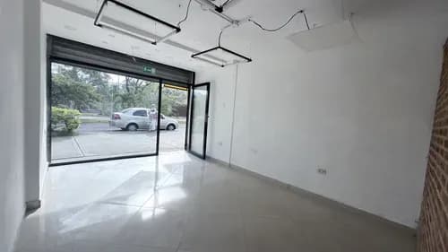 Local Comercial A Pie De Calle En Las Quintas De Naguanagua Cerca De La Unefa