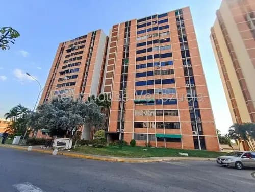 Bonito Apartamento En Alquiler Urb. Bosque Alto, Maracay (jbra 26-10312)