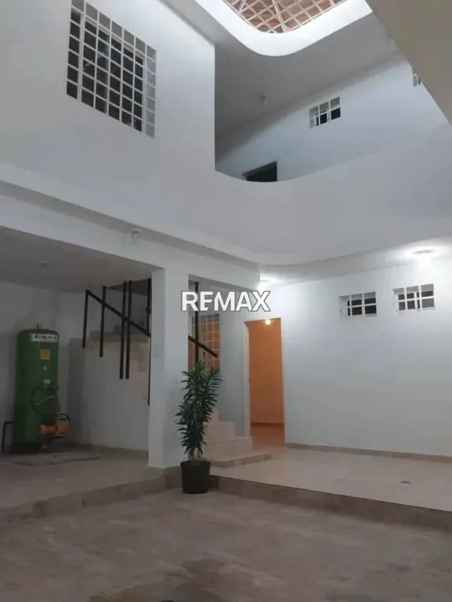 EN ALQUILER HERMOSA CASA DE 12 HABITACIOES, URB VALLE DE LUNA, SECTOR TIPURO. MATURÍN-MONAGAS
