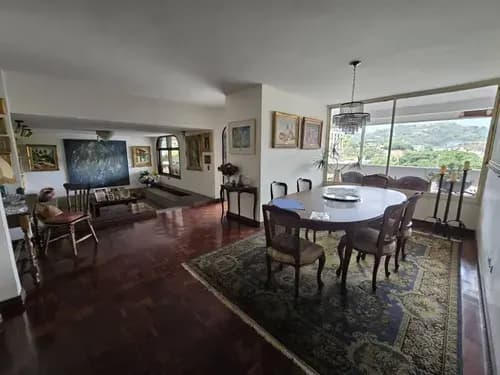 Prado Humboldt Cerca De La Trinidad Apartamento En Venta De Tres Habitaciones Con Terraza