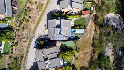 En Alquiler Espectacular Casa De Multiples Niveles / Alto Hatillo - 26-19573 Cv