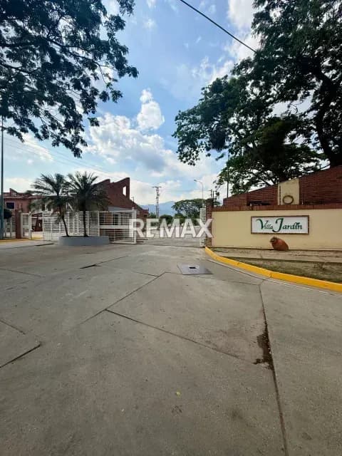 Se vende Townhouse en exclusiva zona de San Diego, en excelente conjunto residencial