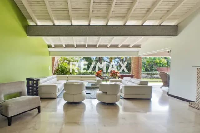 Casa en CALLE CERRADA muy cerca del Club La Lagunita 2300 m2