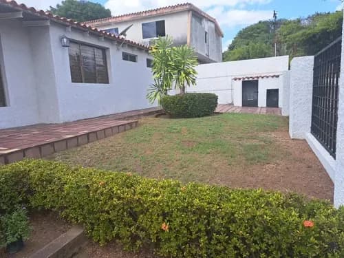 Amplia, Acogedora Y Extraordinariamente Conservada