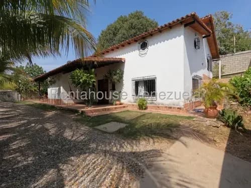 Rentahouse Lara Vende Encantadora Casa De Montaña Con Vistas Impresionantes, Techos De Madera, Habitaciones Amplias, Cocina De Ensueño Y Gran Patio Con Potencial Para Piscina.