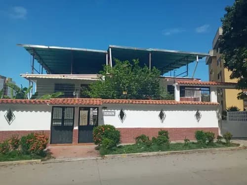 Casa Vacacional En La Guaira Caribe Tanaguaren Para Grupos, No Compartida, Ubicados En Zona Cercana A Playas. Uso De Piscina 24 Horas. Estaciona Para 5 Vehículos. Grupos A Partir De 10 Y Tope 20 Pers