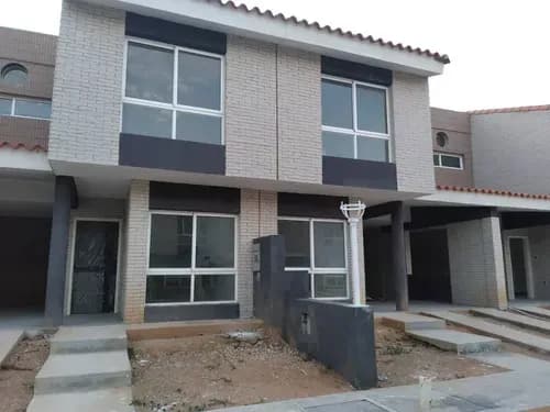 Vendo Town House En Obra Blanca En Cumbres De La Esmeralda
