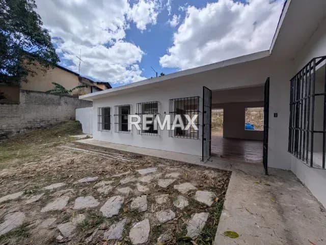En Venta Amplia casa en Oripoto El Hatillo Loma Larga