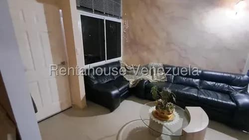 Venta De Casa De Lujo En Esquina Palma Real, Los Jardines #26-13486