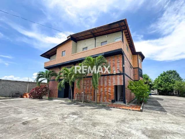 Galpon en Venta La Hacienda Avenida el Placer-Cabudare