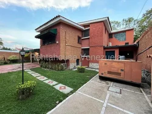 Rosa Espinoza Vende Casa En La Urb. Guaparo Es Todo Lo Que Necesitas. Con Un Diseño Conservador Y Espacios Amplios, Es Ideal Para Ti Y Tu Familia 26-15846 Mar27