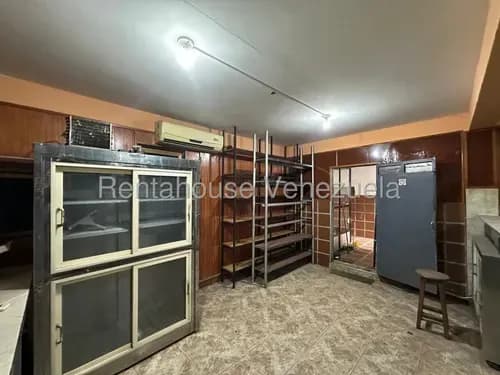 Raíza Suárez Alquila 2 6 1 5 5 1 7 Hermoso Local Completo En Mini Centro Comercial, Ideal Para Charcutería Cuenta Con El Mobiliario, Nevera, Estantes, Rebanadora, Baño, El Cují Lara