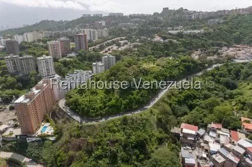 Extraordinario Terreno En Venta De 32.658 M2 Punto Ideal Para Un Desarrollo Residencial O Comercial Ubicado En El Municipio Baruta, Al Sureste De La Urbanización Santa Fe Sur Mls #25-24114
