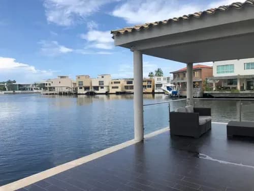 En Venta Casa Bote C En Abanico Doble Muelle, Complejo Turístico Lechería