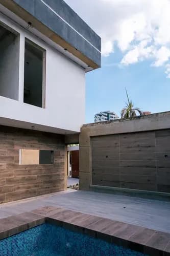 Mml Cod: 327211 En Venta Casa Con Piscina A Estrenar, Urb. El Bosque, Calle Cerrada, 210.000$ Clientes Directos