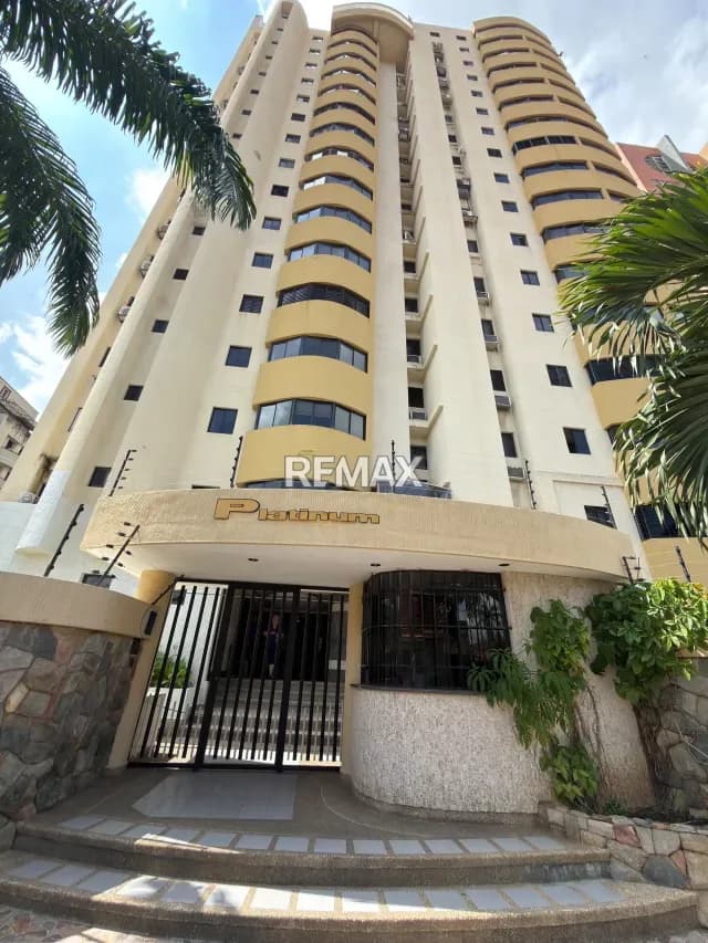 Se alquiler hermoso penthouse en la Trigaleña Baja