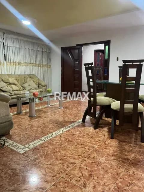 En Alquiler Cómoda Habitación Para personas sola o estudiantes. Preferiblemente Dama. Ubicado Urbanización Mérida.