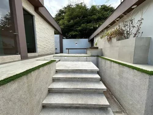 Mml Cod: 322997 Se Vende Casa En La Urb. Trigal Norte, Calle Cerrada Semi Amoblada, 255.000$ Clientes Directos !!!