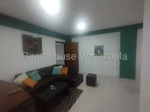 Daniela Linarez Vende Bello Apartamento Amoblado Con Cocina Empotrada, Ventanas Panorámicas, 3 Habitaciones, 2 Baños, En El Este De La Barquisimeto